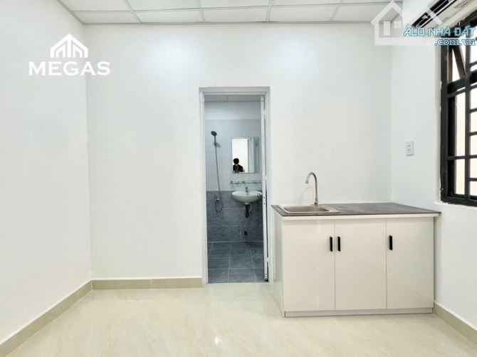 Bán nhà gần Khánh Hội, Quận 4, hẻm xe hơi, 3 tầng, 105 m2,  ngang 6.6m, nhích 10 tỷ. - 2