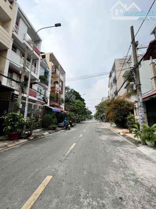 Bán nhà MT đường Trần Thủ Độ - P. Phú Thạnh - DT: 7.65x19m - 2 lầu sân thượng - Giá: 19 tỷ - 2