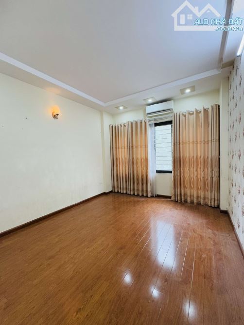 BÁN NHÀ TRẦN QUỐC HOÀN, CẦU GIẤY 45M, 6t, MT 4M, OTO TRÁNH, 19 TỶ. - 4