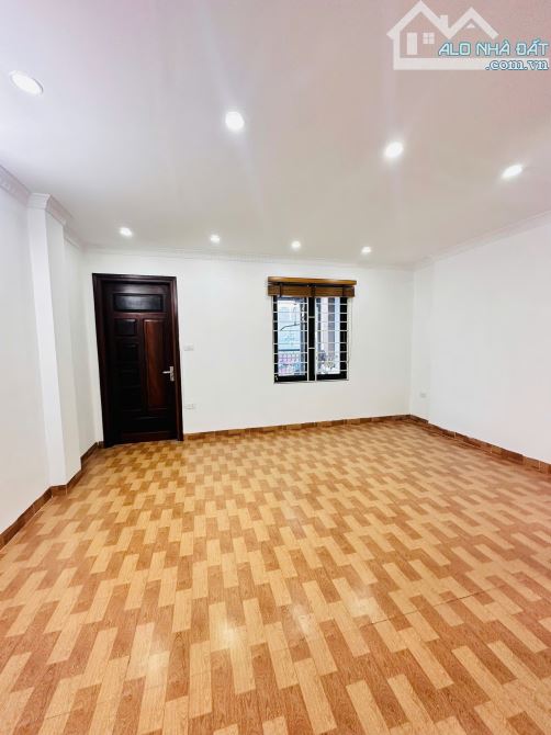 Nhà đẹp ở luôn Lạc Long Quân Cầu Giấy. Sổ vuông 50m, 7 tầng MT5m Giá 21 tỷ Ngõ thông ô tô - 3