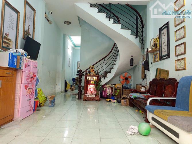 🆘Hàng Hiếm (hướng Đông Nam) BÁN NHÀ 3 TẦNG ĐƯỜNG TÔ NGỌC VÂN QUẬN 12- DT 68m2 (4x17)- chỉ - 3