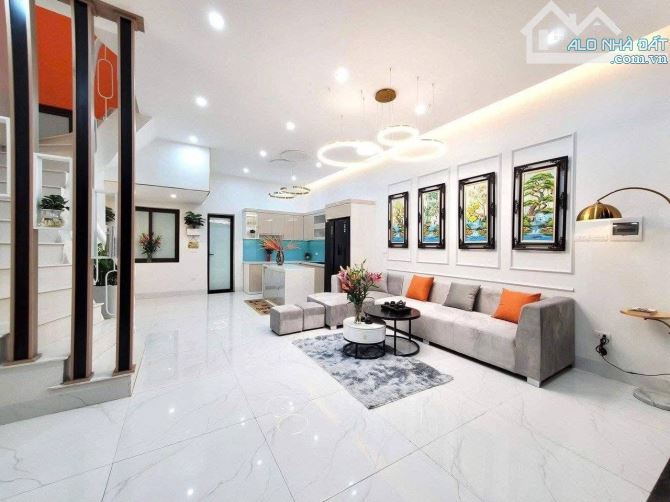 Ban nNgô Gia Tự , dt 42 m2, 5 t, mt 5.76 m. 13.8 tỷ  Mô tả: 💥  Nhà mặt phố Ngô Gia Tự - 3