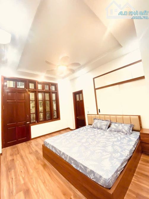 BÁN NHÀ CẦU GIẤY - NHÀ ĐẸP GẦN PHỐ - 20M RA Ô TÔ - VỊ TRÍ HIẾM - DT 33M2, 5 TẦNG, CHỈ 8T - 3