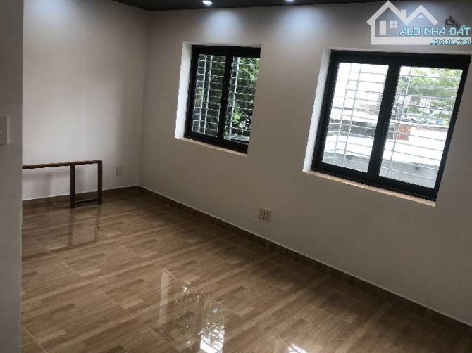 Nhà mới. 5x15 ngay Nguyễn Văn Quá. 3 tầng.  Hẻm o tô ngủ trong nhà. Giá hơn 4 tỷ - 3