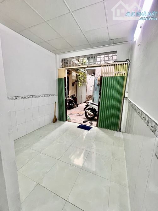 ✨ NHÀ MỚI 1 TRỆT + 1 LẦU (2PN, 2WC & ban công) Ngang 3M x Sâu 7M, HẺM 3M an ninh - 2,45 TỶ - 3