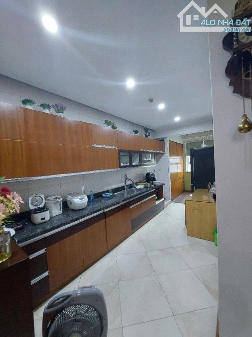 BÁN GẤP CHCC LÔ GÓC PHỐ TỐ HỮU – 120M² – 3PN – GIÁ TỐT - 3