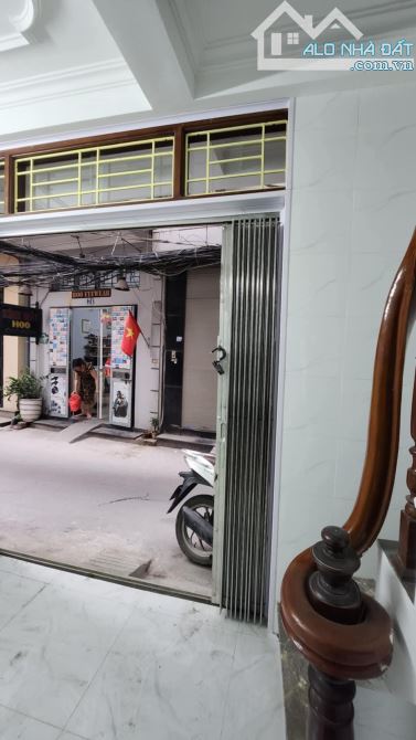 Độc lạ, lô góc ba mặt ngõ, sát Trung Phụng, ngõ kdoanh,tự xây, sổ riêng 15m2. Giá 5.5 tỷ - 3