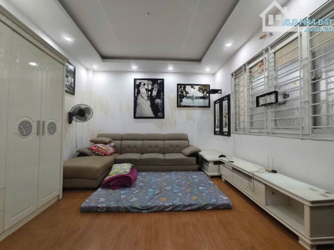 BÁN NHÀ PHỐ BỒ ĐỀ LONG BIÊN 6 TỶ 35m 5 TẦNG MT 7m Ô TÔ, KD, GẦN TÂM ANH - 3