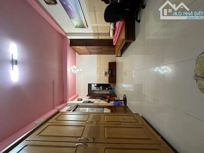 NGỘP BANK NGUYỄN TRÃI -P.8-Q.5 - DT: 4.2X16.2=68M2, 3 TẦNG + THANG MÁY- CHỈ 16 TỶ 9 - 3