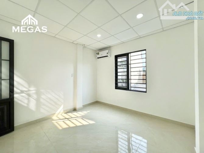 Bán nhà gần Khánh Hội, Quận 4, hẻm xe hơi, 3 tầng, 105 m2,  ngang 6.6m, nhích 10 tỷ. - 3