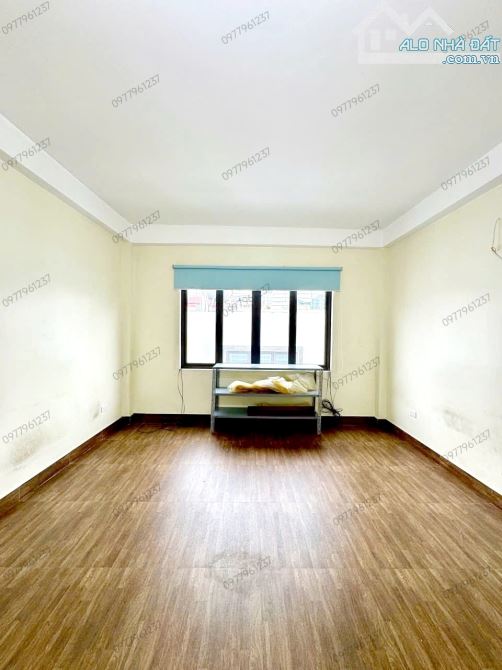 CỰC HIẾM NHÀ HOÀNG QUỐC VIỆT 40m2 × MT 3,8m - NHỈNH 16 TỶ. HAI THOÁNG + GARA Ô TÔ - 3
