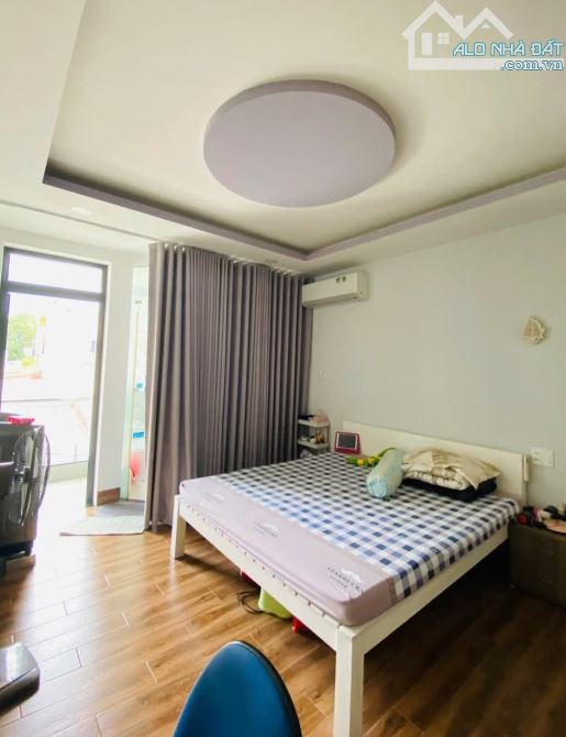 Hạ 200tr bán gấp nhà đẹp 4 tầng,hẻm nhựa 5m thông,sát bên CV Làng Hoa, Gò Vấp - 3