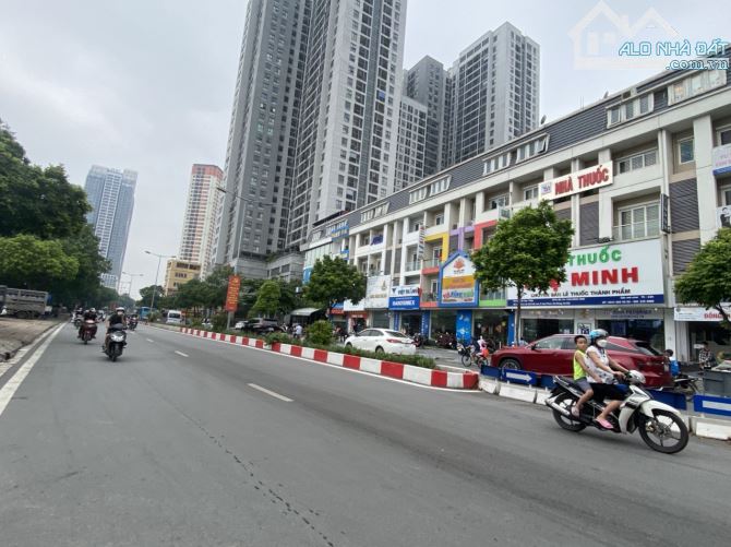 Bán nhà Vạn Phúc Hà Đông, hàng xóm Himlam, 30m, ô tô 7 chỗ đỗ cửa, kinh doanh, giá chỉ 6 t - 4