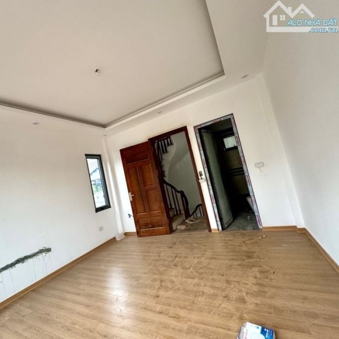 Nhà Hậu Ái 43m2 lô góc thoáng sáng mặt tiền 4m nở hậu 20m ô tô đỗ gần ủy ban giá 4 tỷ 95 - 4