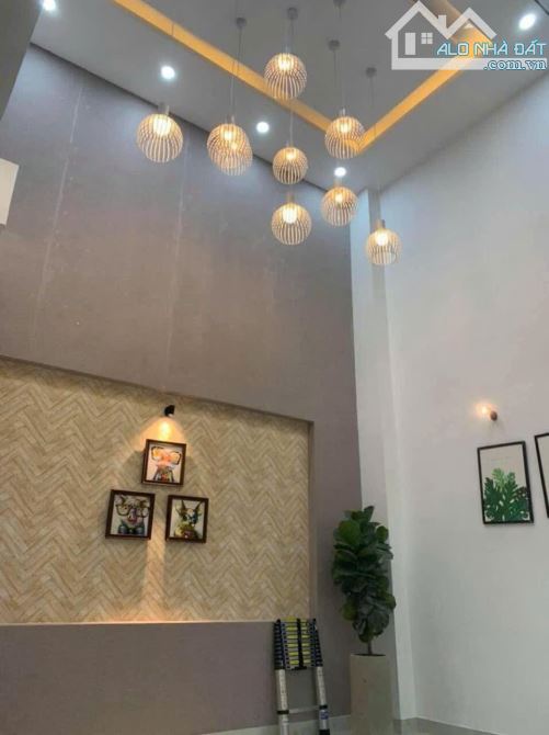Bán nhà 4 Tầng Quận 12  -Cách Hà Huy Giáp 100M- Hẻm xe hơi- 10 x 5m -  5.8 TỶ - 4