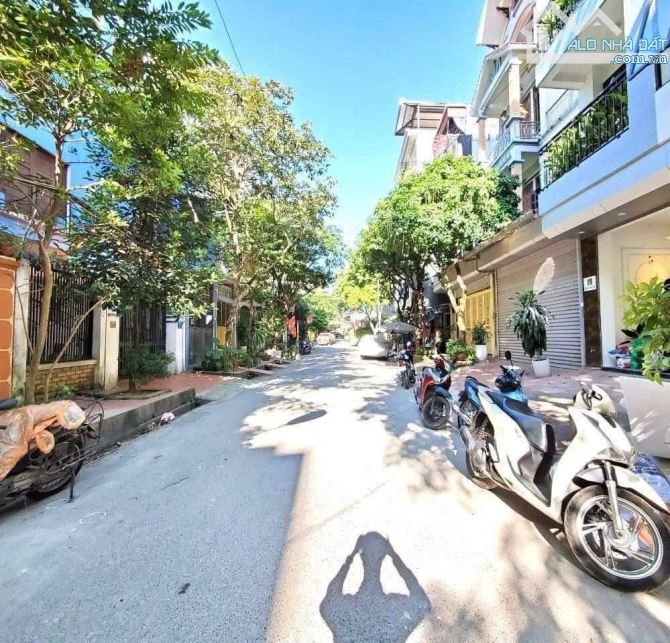 Ban nNgô Gia Tự , dt 42 m2, 5 t, mt 5.76 m. 13.8 tỷ  Mô tả: 💥  Nhà mặt phố Ngô Gia Tự - 4