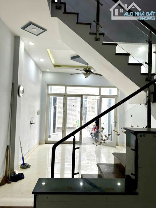Nhà BTCT 3 tầng Thủ Đức – 62m² - 4PN - Hẻm 5m ô tô - SHR - giá mềm 4.5 tỷ - 4