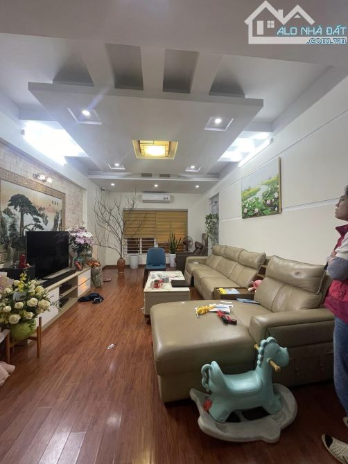 BÁN NHÀ PHÂN LÔ, Ô TÔ TRÁNH YÊN LẠC, THÔNG SỐ VÀNG 70M2X MT 5,4M GIÁ CHRI 20,9 TỶ - 4