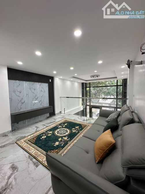 Nhà đẹp nội thất cao cấp đường ô tô tránh ngõ Phố Phúc Lợi DT 45m2 . Giá 13.8 tỷ - 4