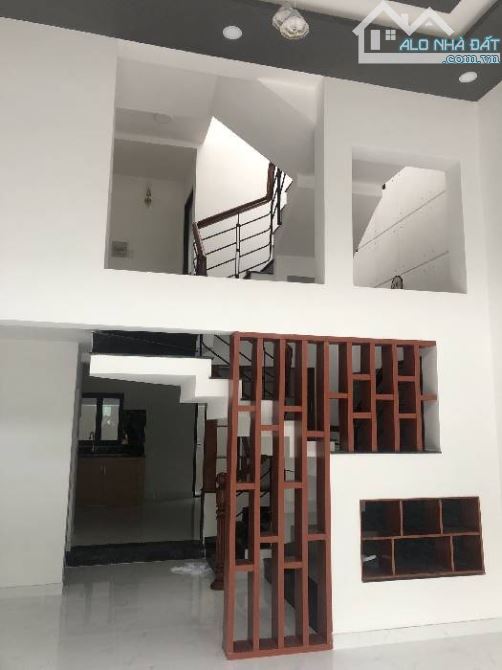 Nhà mới. 5x15 ngay Nguyễn Văn Quá. 3 tầng.  Hẻm o tô ngủ trong nhà. Giá hơn 4 tỷ - 4