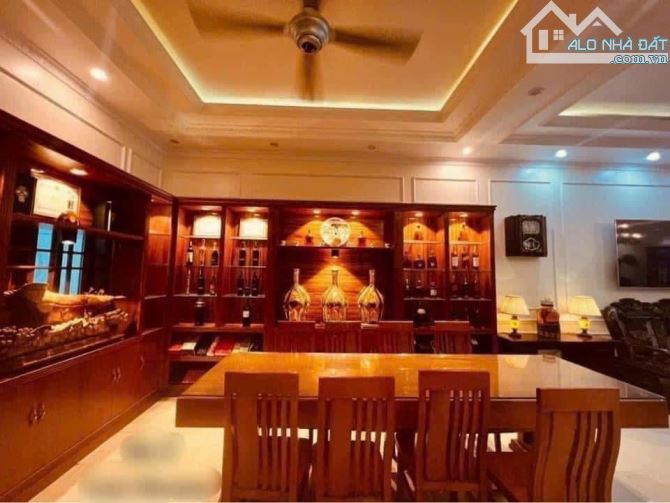 Biệt tự tân cổ điển siêu đẹp ,nội thất toàn gỗ quý ngay gần sân bay Cát Bi - 4