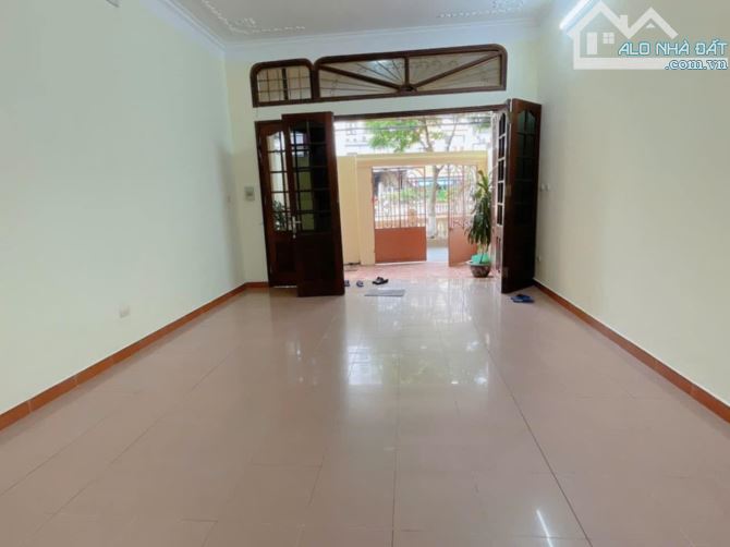 Nhà đẹp  Hoàng Quốc Việt  DT 100  m2 x 4 tầng, mt  5.2 m-Giá 31 tỷ - 4