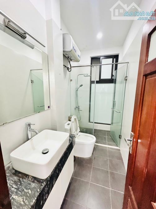 Nhà đẹp ở luôn Lạc Long Quân Cầu Giấy. Sổ vuông 50m, 7 tầng MT5m Giá 21 tỷ Ngõ thông ô tô - 5