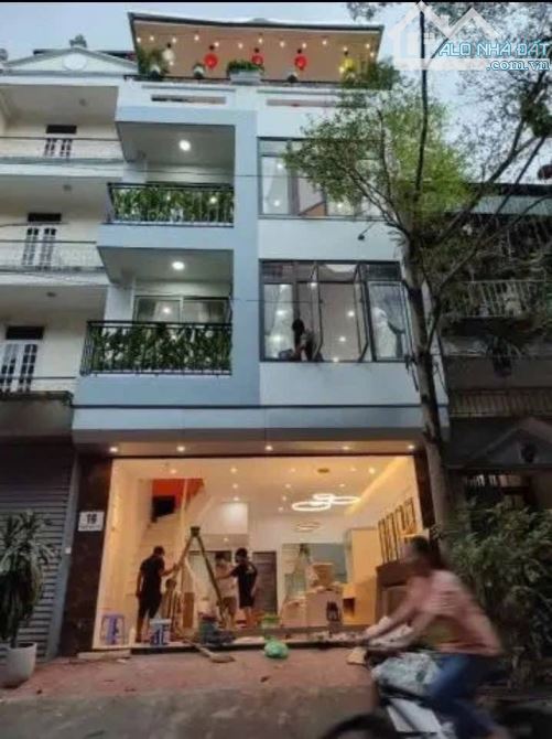 Ban nNgô Gia Tự , dt 42 m2, 5 t, mt 5.76 m. 13.8 tỷ  Mô tả: 💥  Nhà mặt phố Ngô Gia Tự - 5