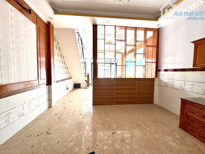 CHỦ GỞI BÁN NHÀ 1 TRỆT 1 LẦU (DT: 90M2) CÓ HOÀN CÔNG THUỘC KDC HOÁ AN. GIÁ CHỈ 2,6 TỶ - 5