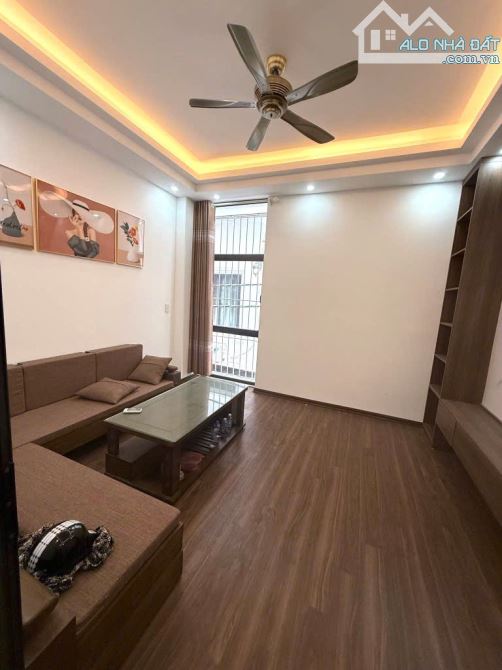 ( Gần phố) Định Công Thượng 43m2 4T – Mặt tiền rộng 4.6m - nhiều phòng, chỗ để xe riêng - 5