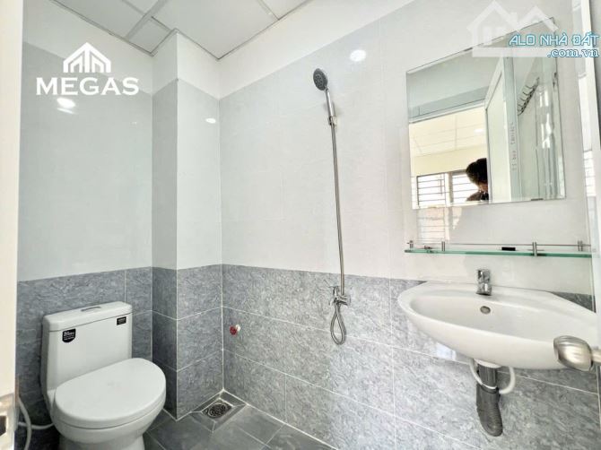 Bán nhà gần Khánh Hội, Quận 4, hẻm xe hơi, 3 tầng, 105 m2,  ngang 6.6m, nhích 10 tỷ. - 5
