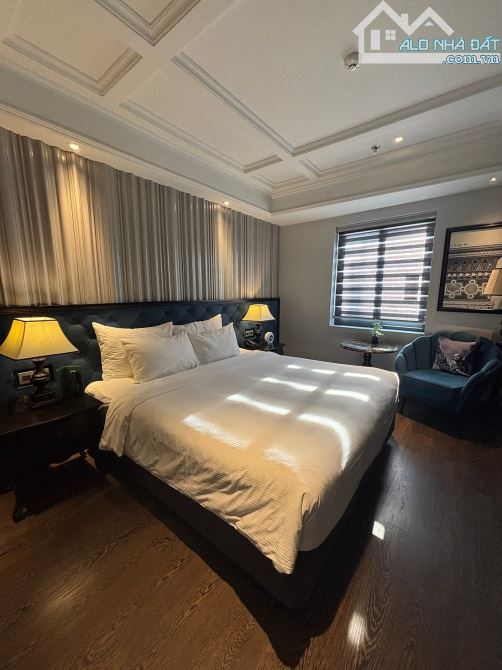 Bán khách sạn 9 tầng MP Mã Mây. DT 230m2, MT 9m. Giá 175 tỷ, doanh thu 2.48 tỷ/tháng - 6