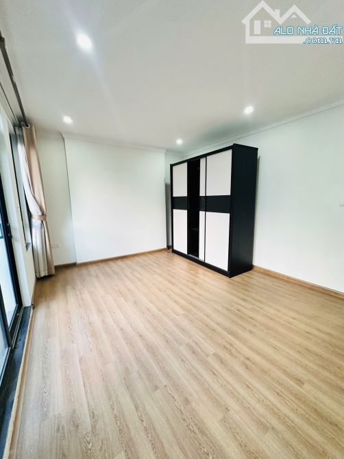 Nhà đẹp ở luôn Lạc Long Quân Cầu Giấy. Sổ vuông 50m, 7 tầng MT5m Giá 21 tỷ Ngõ thông ô tô - 6