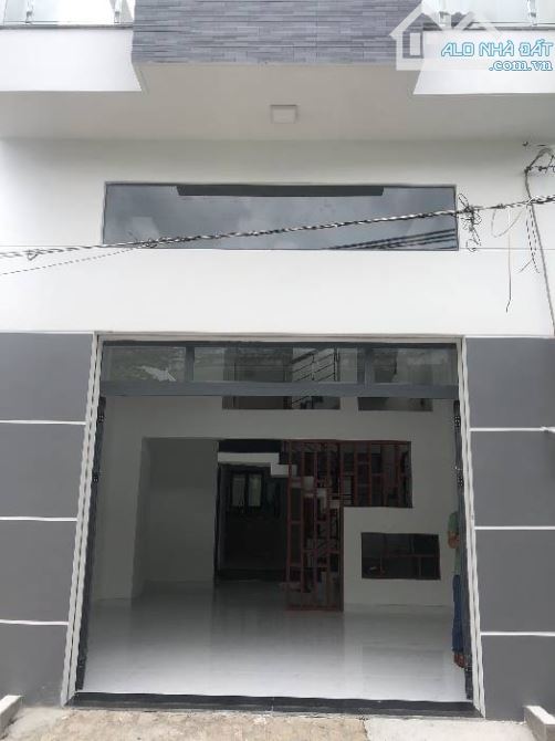 Nhà mới. 5x15 ngay Nguyễn Văn Quá. 3 tầng.  Hẻm o tô ngủ trong nhà. Giá hơn 4 tỷ - 6
