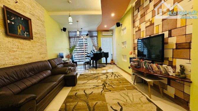 Bán nhà khu phân lô Văn Cao, Đỗ Nhuận - 83m2 - mt 4,15m - 3 tầng - giá 7,5 tỷ - 6