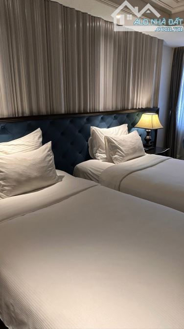 Bán khách sạn 9 tầng MP Mã Mây. DT 230m2, MT 9m. Giá 175 tỷ, doanh thu 2.48 tỷ/tháng - 7
