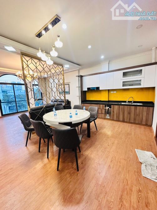 Nhà đẹp ở luôn Lạc Long Quân Cầu Giấy. Sổ vuông 50m, 7 tầng MT5m Giá 21 tỷ Ngõ thông ô tô - 7