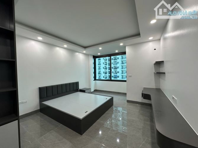 Nhà đẹp nội thất cao cấp đường ô tô tránh ngõ Phố Phúc Lợi DT 45m2 . Giá 13.8 tỷ - 7