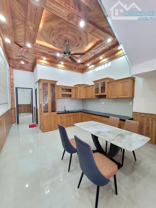 Bán Nhà 1 trệt 2 Lầu full nội thất đường mặt tiền chỉ 6ty800 TL M6707 - 7