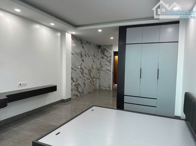 Nhà đẹp nội thất cao cấp đường ô tô tránh ngõ Phố Phúc Lợi DT 45m2 . Giá 13.8 tỷ - 8