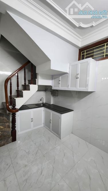 Độc lạ, lô góc ba mặt ngõ, sát Trung Phụng, ngõ kdoanh,tự xây, sổ riêng 15m2. Giá 5.5 tỷ - 8