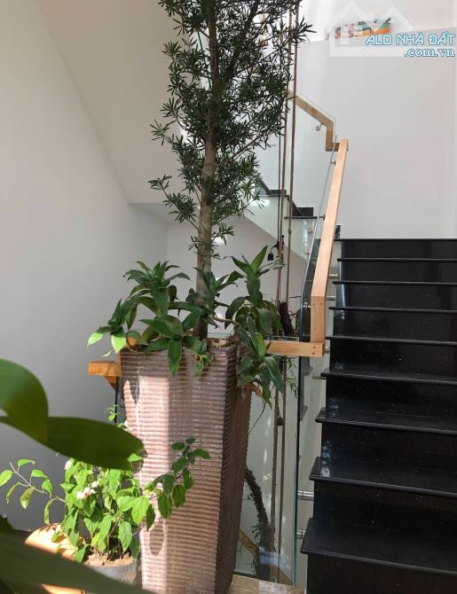 📍 HOMESTAY NGAY TRUNG TÂM - THU NHẬP 50TRIỆU/THÁNG - KẾT CẤU 8PKD - SỔ HOÀN CÔNG ĐẦY ĐỦ - 8