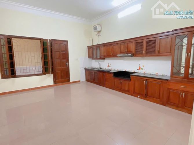 Nhà đẹp  Hoàng Quốc Việt  DT 100  m2 x 4 tầng, mt  5.2 m-Giá 31 tỷ - 8