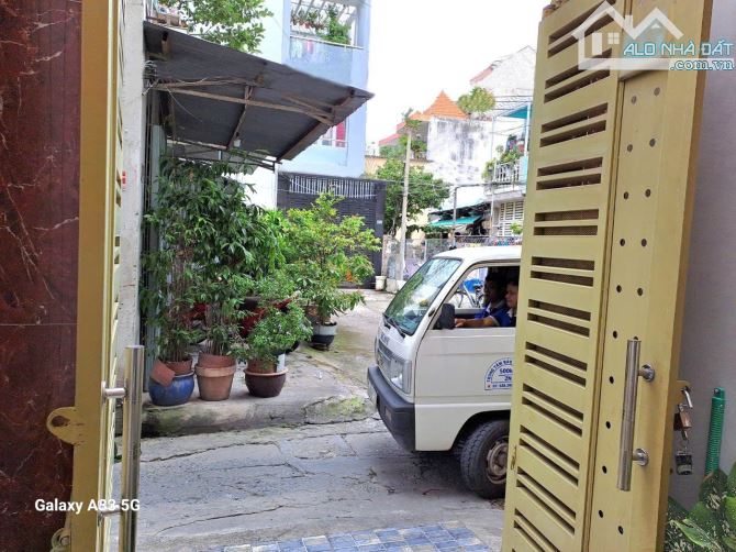 Nhà đẹp mới xây 2022, 84m²  x 4 tầng, hẻm xe hơi, gần ngã tư Phú Nhuận, giá 8,9 tỷ TL