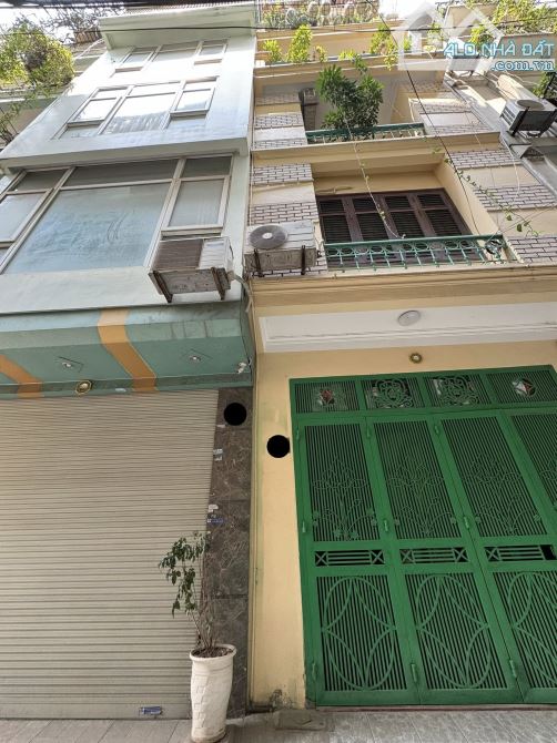 Nhà đẹp ở luôn Thái thịnh Đống Đa. Sổ vuông 52m, 5 tầng MT4m3 Giá 25 tỷ Ngõ ô tô tránh