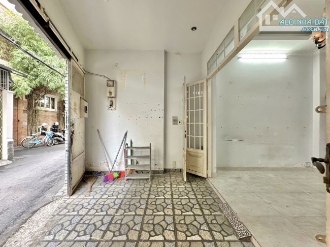 BÁN NHÀ HẺM XH ĐƯỜNG NGUYỄN ĐÌNH CHÍNH, PHÚ NHUẬN ( 4.3 x 14 ) 5Tầng - GIÁ CHỈ 11,4 Tỷ