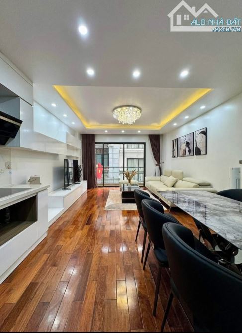 Cực hiếm - Hơn 10 tỷ - Nhà dân xây Phố Trường Lâm- 53m thang máy, ô tô đỗ cửa, vào nhà , m