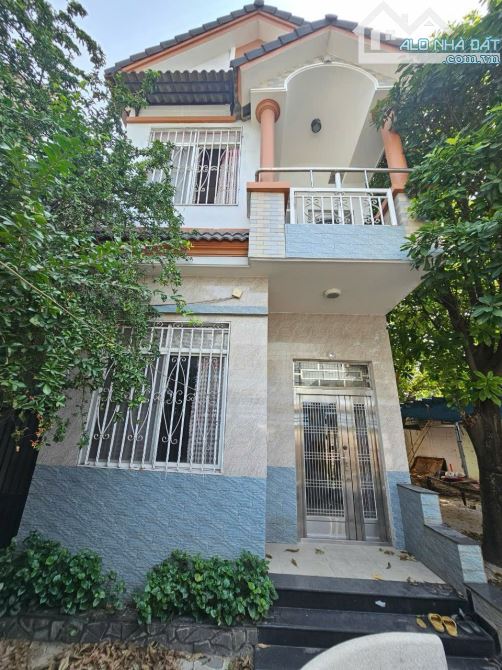 Nhà sân vườn gần ngã tư Chiêu Liêu, phường Tân Đông Hiệp, TP Dĩ An. 10 tỷ