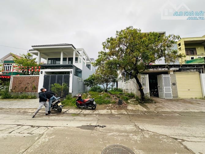 Bán mặt tiền Nguyễn Lộ Trạch , Phường Xuân Phú , Tp Huế