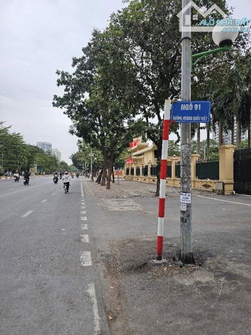 PHÂN LÔ - Ô TÔ ĐỖ CỬA - 2 THOÁNG TRƯỚC SAU - PHỐ HOÀNG QUỐC VIỆT CẦU GIẤY